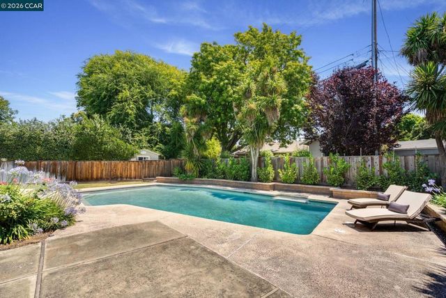 3074 Santa Maria Ct, Concord, CA 94518