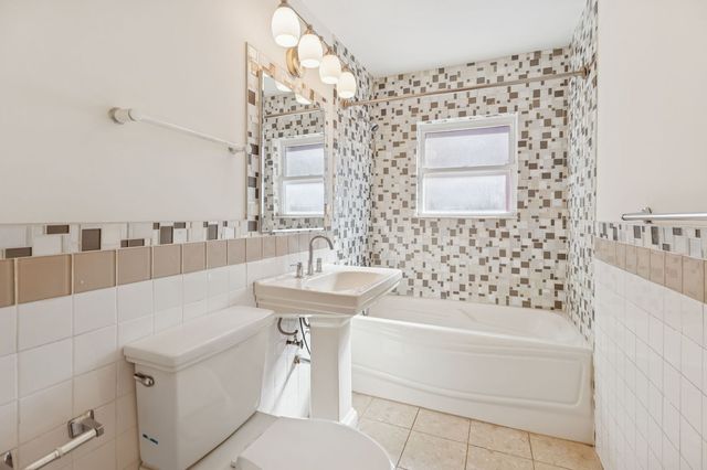 2011 Brummel Street, Evanston, IL 60202