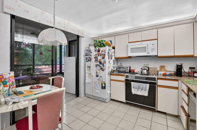 7535 LA PAZ Boulevard 201, Boca Raton, FL 33433
