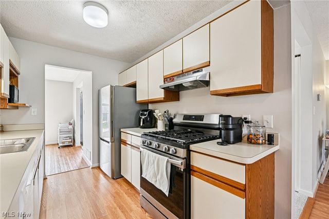 3432 Brookpoint Lane, Cuyahoga Falls, OH 44223