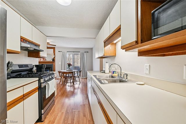 3432 Brookpoint Lane, Cuyahoga Falls, OH 44223