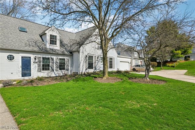 3432 Brookpoint Lane, Cuyahoga Falls, OH 44223