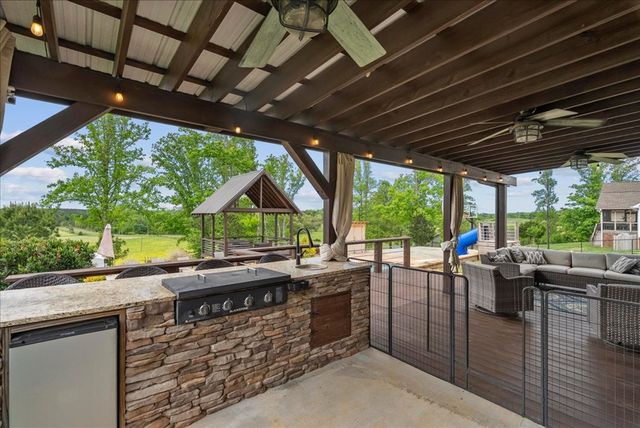 100 Arrowhead Drive, Chatsworth, GA 30705