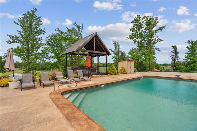 100 Arrowhead Drive, Chatsworth, GA 30705