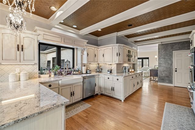 13953 Lake Shore Drive, Clive, IA 50325