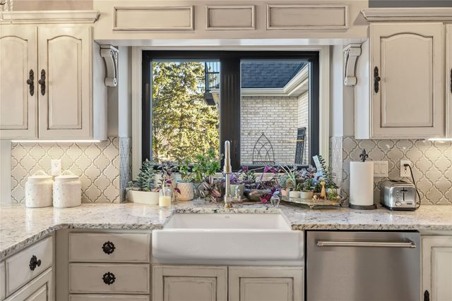 13953 Lake Shore Drive, Clive, IA 50325