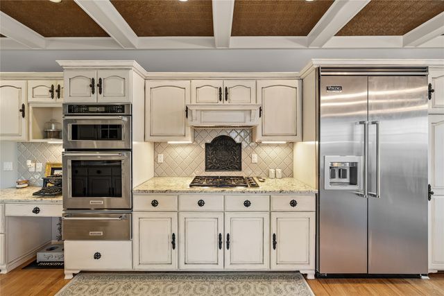 13953 Lake Shore Drive, Clive, IA 50325