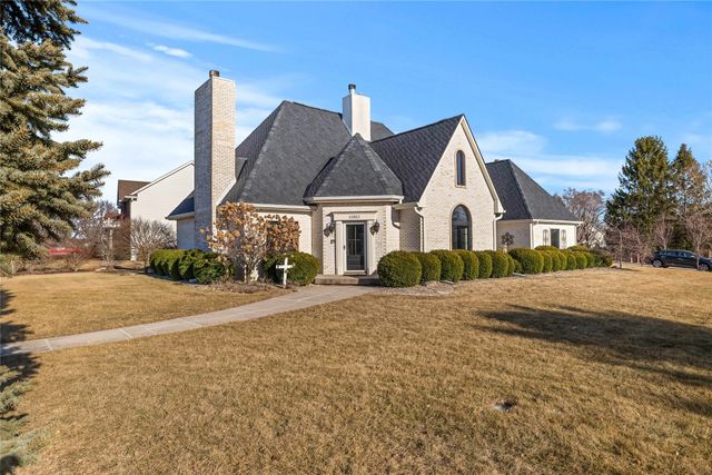 13953 Lake Shore Drive, Clive, IA 50325