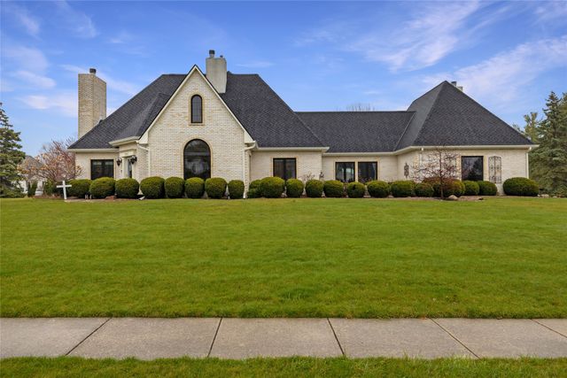 13953 Lake Shore Drive, Clive, IA 50325