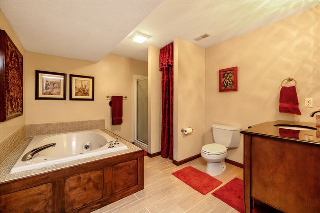 13953 Lake Shore Drive, Clive, IA 50325