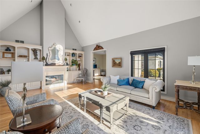 13953 Lake Shore Drive, Clive, IA 50325