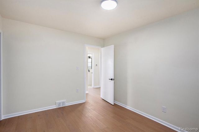 22150 Beverly Street, Oak Park, MI 48237