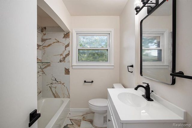 22150 Beverly Street, Oak Park, MI 48237