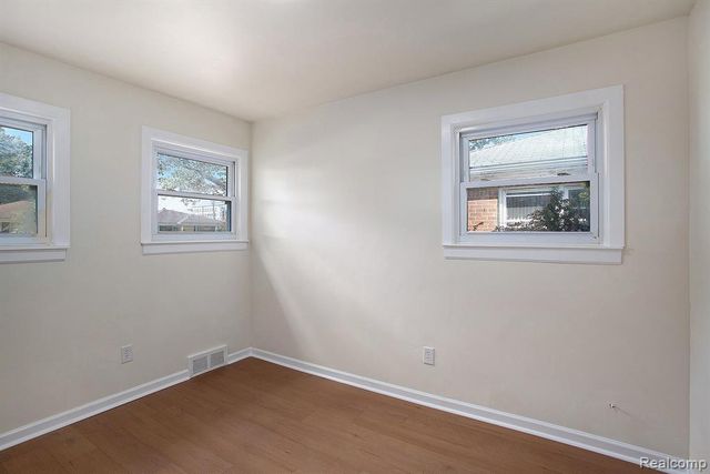 22150 Beverly Street, Oak Park, MI 48237