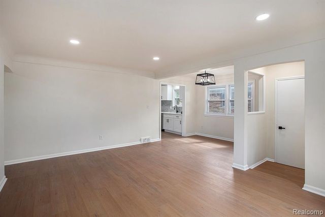 22150 Beverly Street, Oak Park, MI 48237