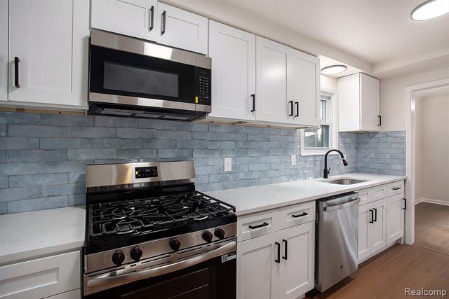 22150 Beverly Street, Oak Park, MI 48237