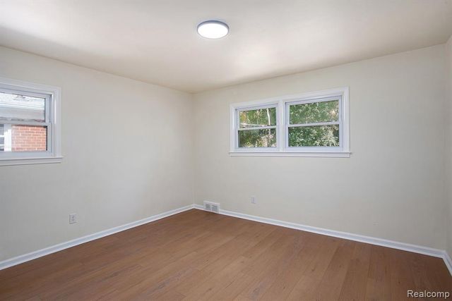 22150 Beverly Street, Oak Park, MI 48237