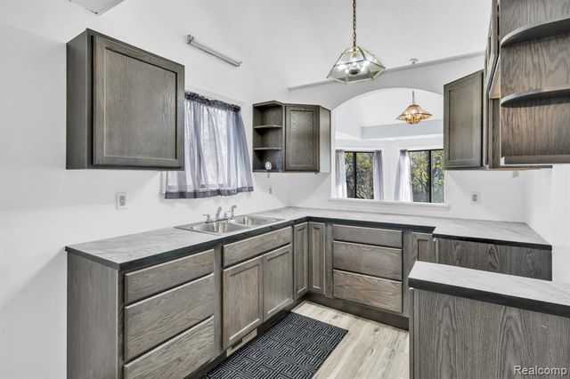 14269 Cole Road, Linden, MI 48451