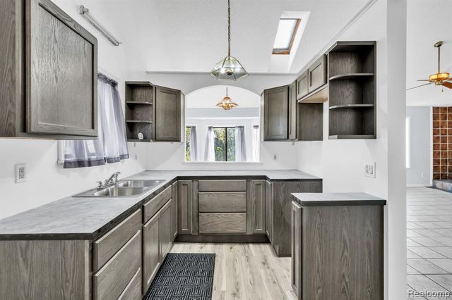 14269 Cole Road, Linden, MI 48451