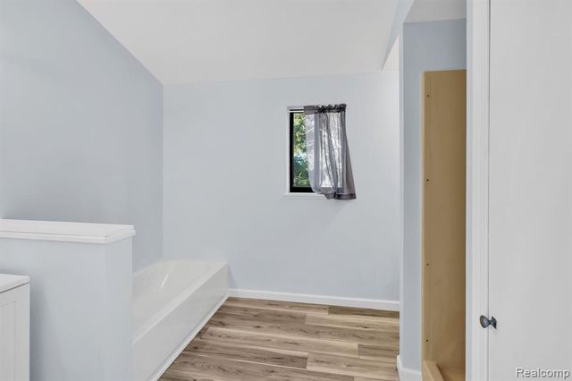 14269 Cole Road, Linden, MI 48451