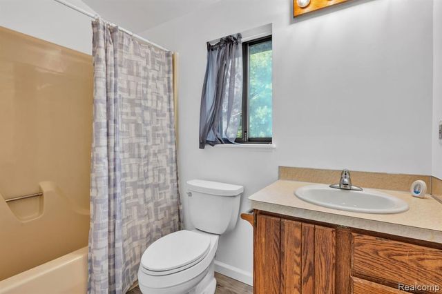 14269 Cole Road, Linden, MI 48451