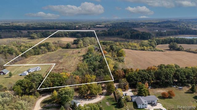 14269 Cole Road, Linden, MI 48451