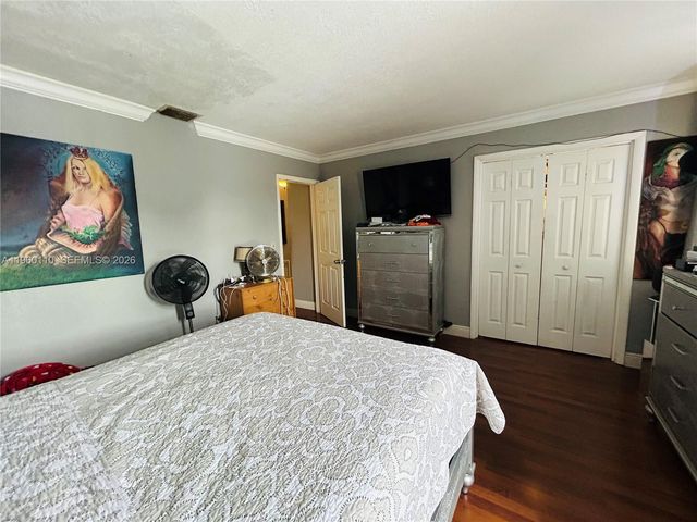 1589 W 73rd St, Hialeah, FL 33014