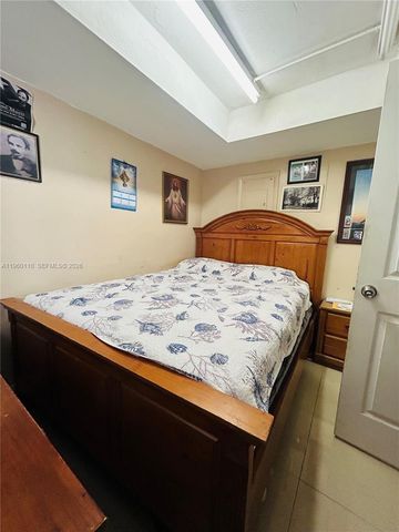 1589 W 73rd St, Hialeah, FL 33014