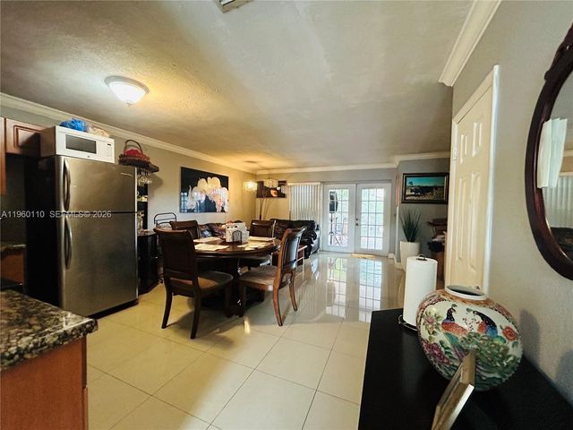 1589 W 73rd St, Hialeah, FL 33014