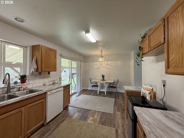 1216 E THIRD Ave, Sutherlin, OR 97479