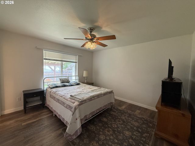 1216 E THIRD Ave, Sutherlin, OR 97479