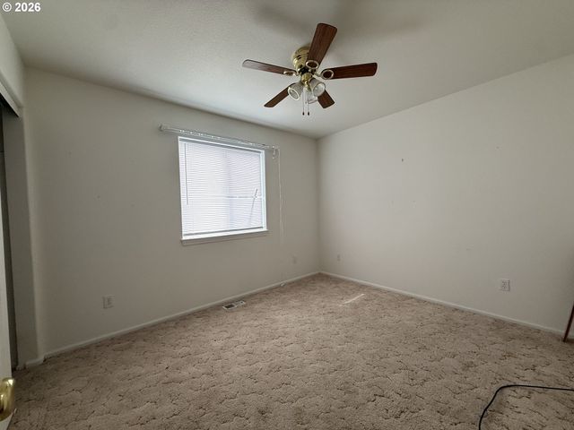 1216 E THIRD Ave, Sutherlin, OR 97479