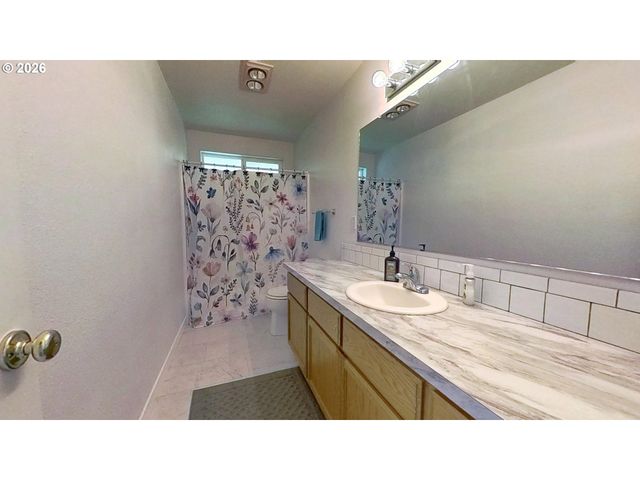 1216 E THIRD Ave, Sutherlin, OR 97479