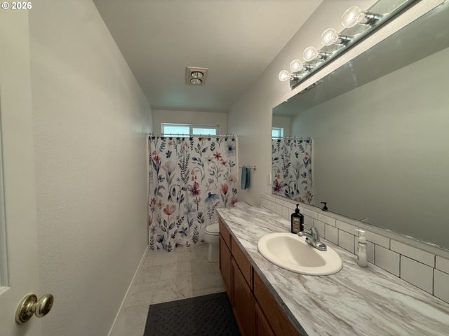 1216 E THIRD Ave, Sutherlin, OR 97479