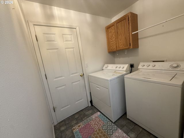 1216 E THIRD Ave, Sutherlin, OR 97479