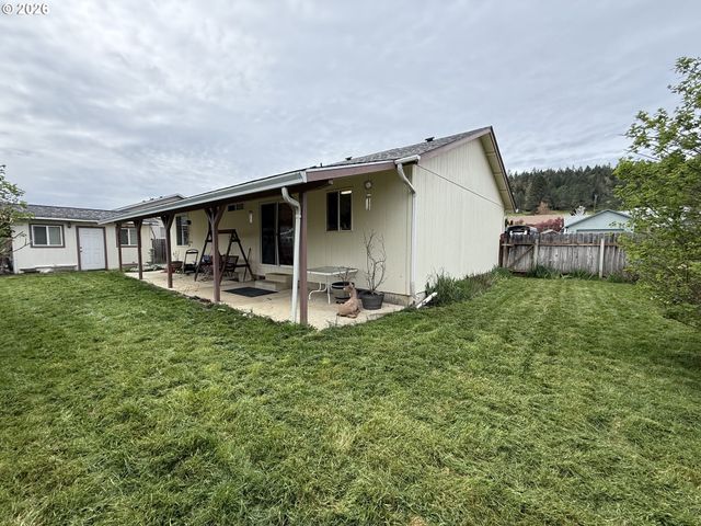 1216 E THIRD Ave, Sutherlin, OR 97479