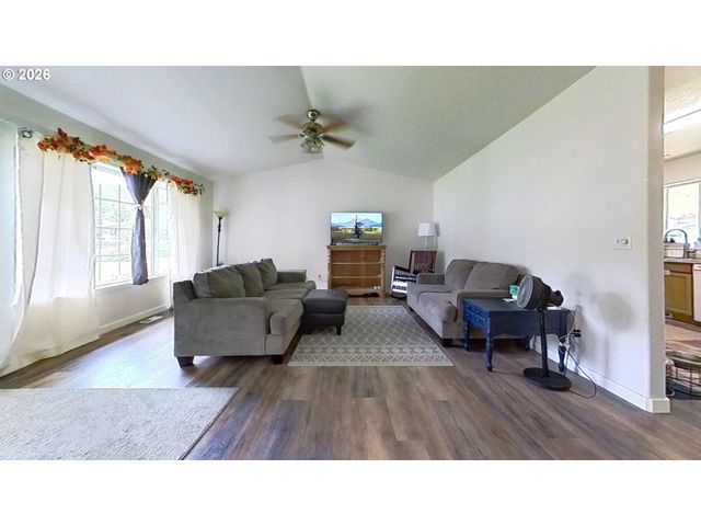 1216 E THIRD Ave, Sutherlin, OR 97479