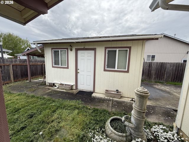 1216 E THIRD Ave, Sutherlin, OR 97479