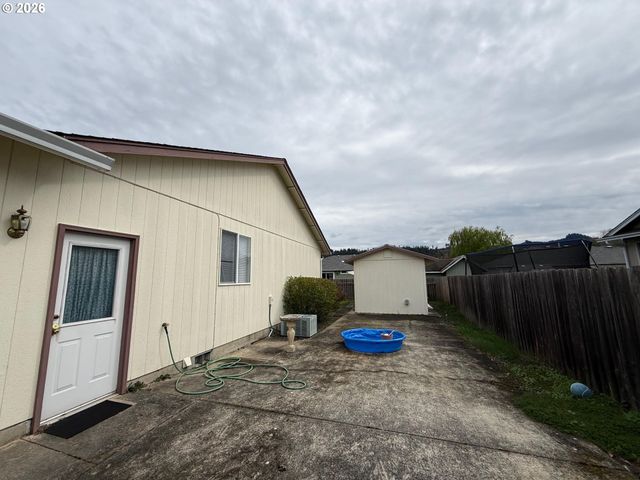 1216 E THIRD Ave, Sutherlin, OR 97479