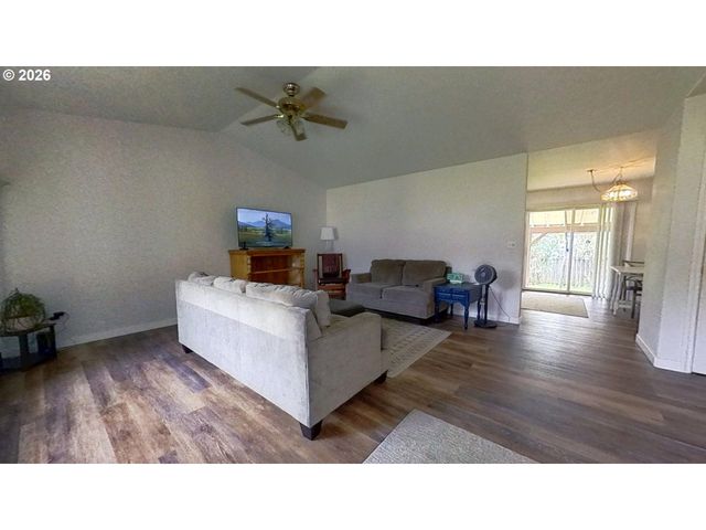 1216 E THIRD Ave, Sutherlin, OR 97479