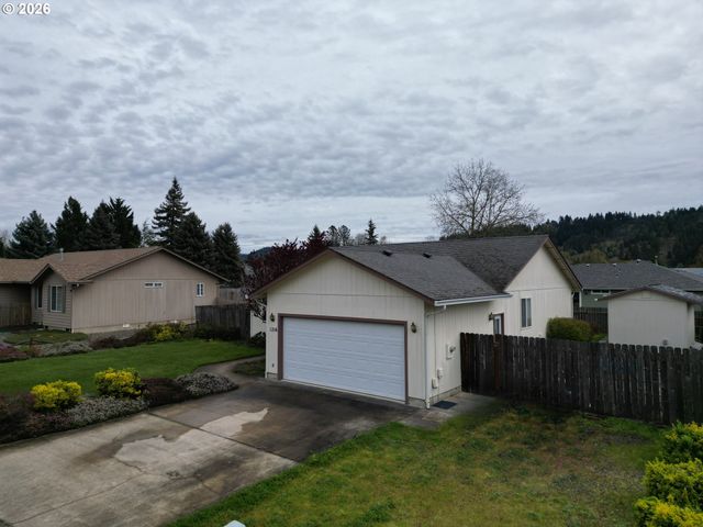 1216 E THIRD Ave, Sutherlin, OR 97479