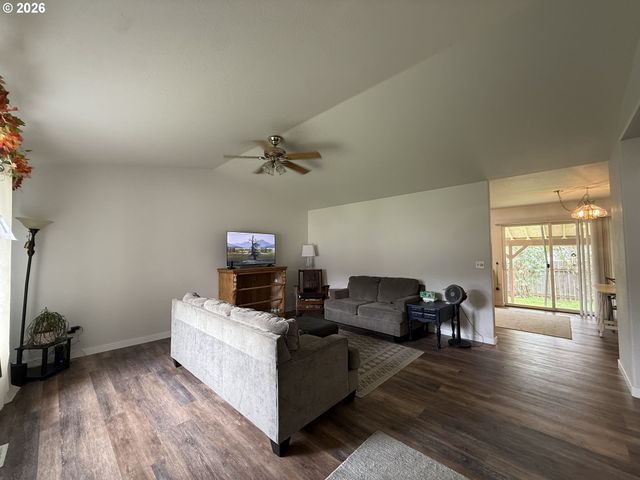 1216 E THIRD Ave, Sutherlin, OR 97479