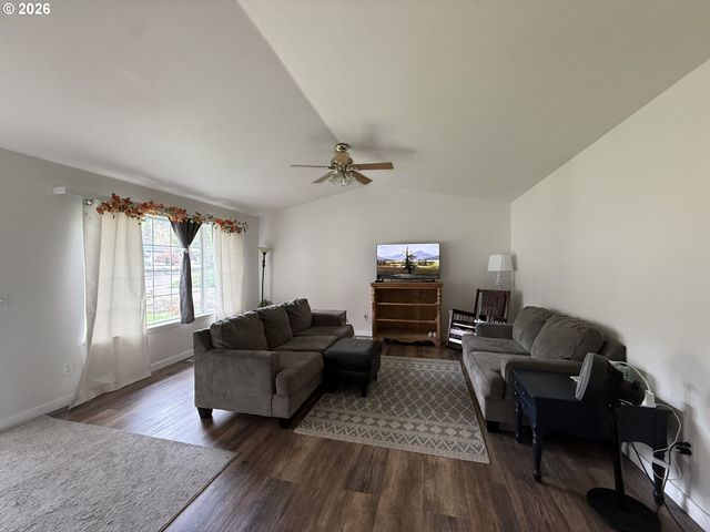 1216 E THIRD Ave, Sutherlin, OR 97479