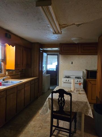 6912 Carver Avenue, Texas City, TX 77591