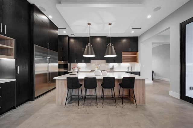 3221 N Macgregor Way, Houston, TX 77004
