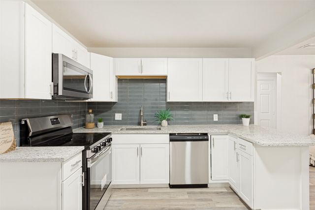 128 NW Lorna Street, Burleson, TX 76028