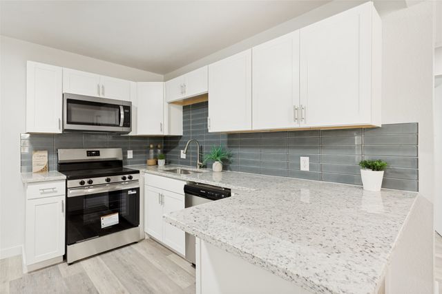 128 NW Lorna Street, Burleson, TX 76028