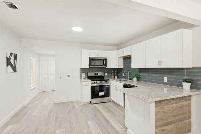 128 NW Lorna Street, Burleson, TX 76028
