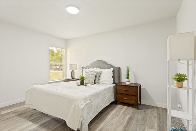 128 NW Lorna Street, Burleson, TX 76028