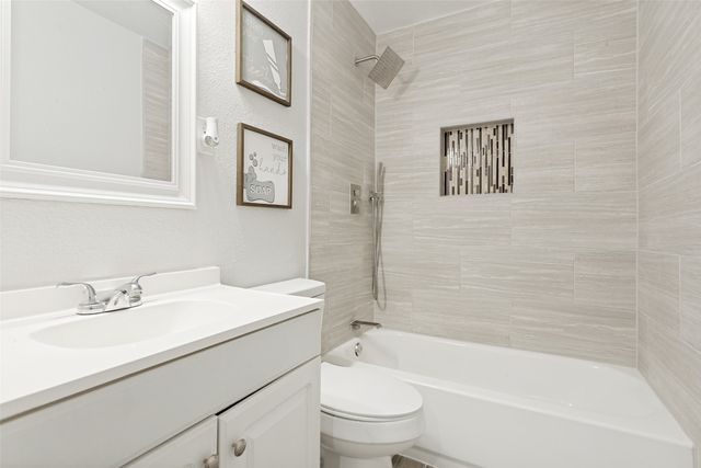 128 NW Lorna Street, Burleson, TX 76028